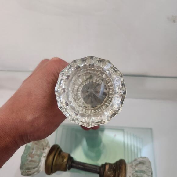 set of 2 Vintage Glass doorknobs - Picture 4 of 4